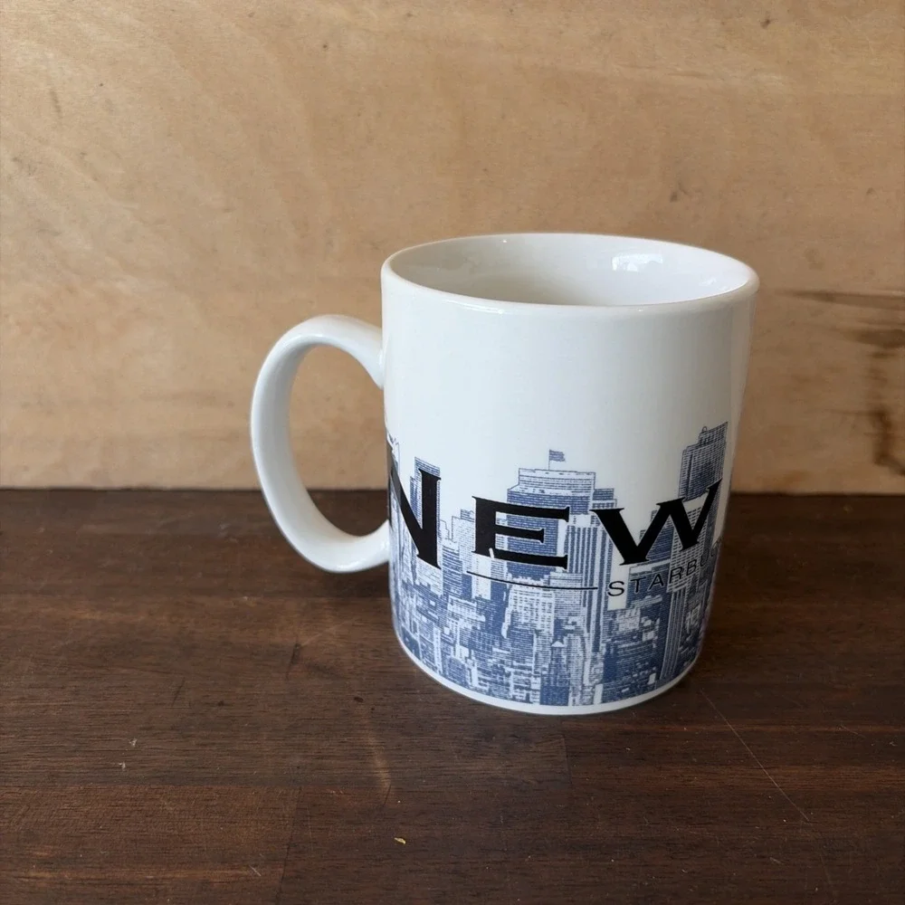STARBUCKS 2002 Skyline Series New York City Big Apple Barista Coffee Mug 18oz